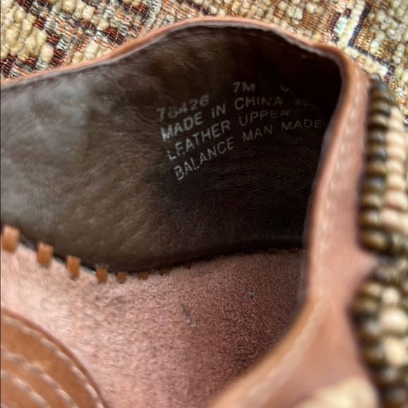 Clark’s leather beaded slip on shoes. Size 7M - Picture 6 of 9